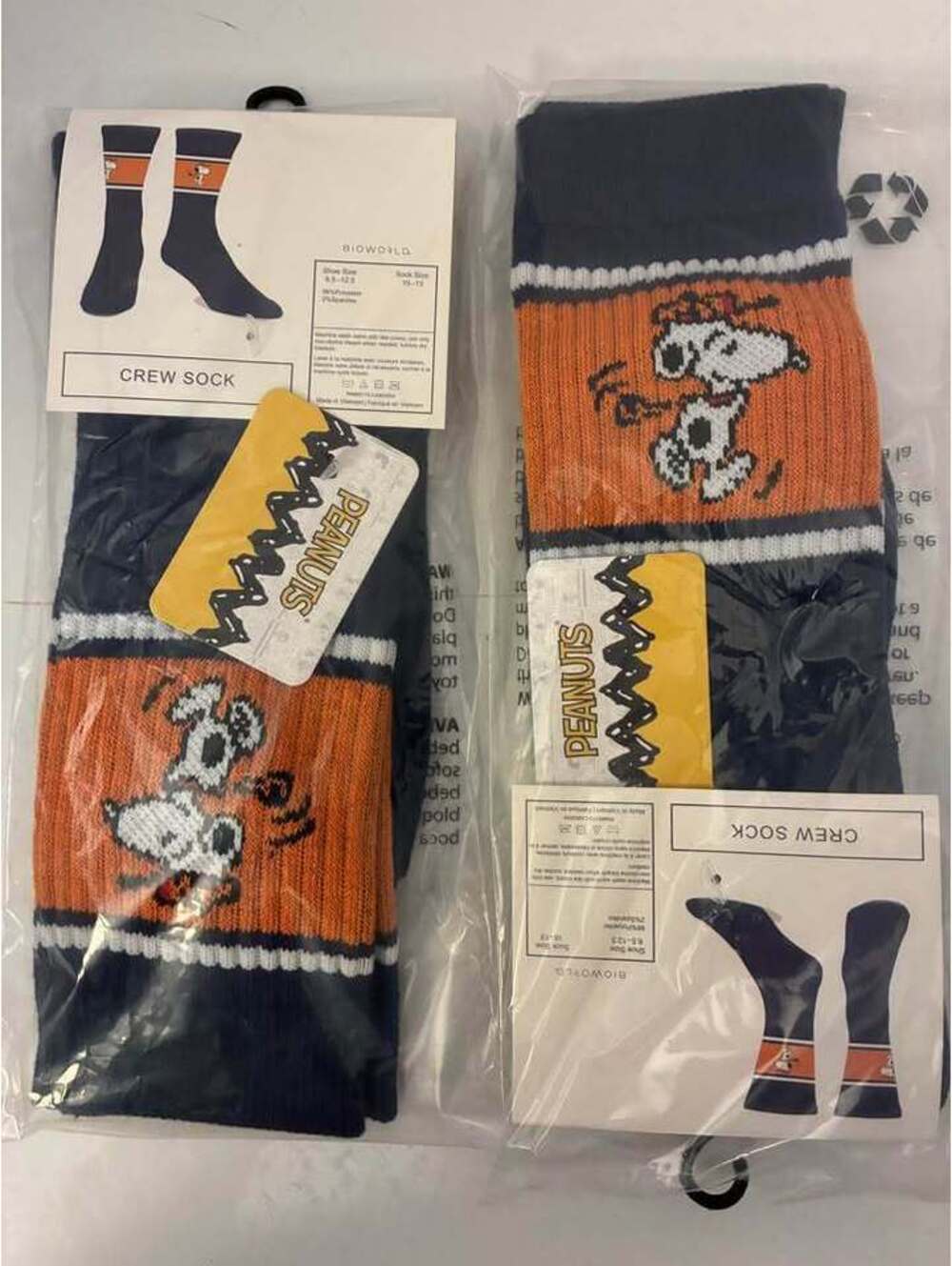 Bioworld Peanuts Snoopy Crew Socks
